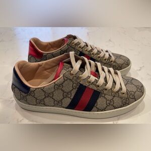 Authentic Womens Gucci Sneaker Size 37